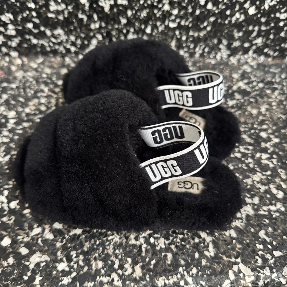 NWOT UGG Fluff Yeah Slippers. Black. Size 9 US.